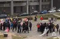 Госці ў чорным на дзіцячым свяце ў Лябяжым днём 19-га снежня / @lebiadziny