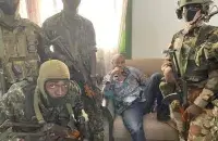 Арыштаваны прэзідэнт у атачэнні спецназа / РИА Новости