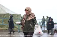 Бежанка вяртаецца з пайком у лагістычны цэнтр / БЕЛТА