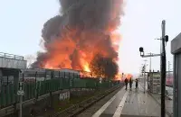 Гамбург, пожар на складе / Йонас Вальцберг / dpa
