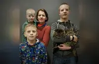 Инна Прилуцкая с сыновьями / архив