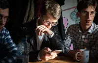 Стас Шашок (у цэнтры з тэлефонам) летам на мерапрыемстве &quot;Моладзевага блоку&quot; / Еўрарадыё