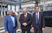 Евгений Шевченко вместе с Александром и Колей Лукашенко