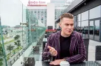 Дзяніс Кур'ян, ілюстрацыйнае фота