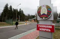 Большинство задержали после того, как их телефоны проверили сотрудники КГБ или таможни