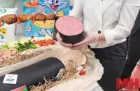 "Мега-колбаса" для "мега-ссобойки"

