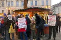 Пікет каля намёта мінскіх Z-манашак у Шчэціне
