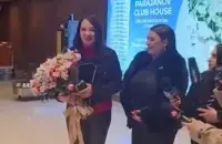 Блогерка Бэла ў аэрапорце Ерэвана
