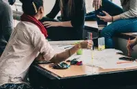 Студенты за столом