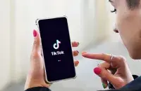 TikTok забароніць карыстацца праграмай падлеткам пасля 22:00
