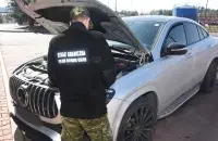 Італьянец ехаў праз мяжу на крадзеным "мерсе"
