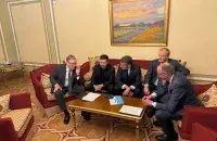 Падчас размовы з Трампам
