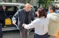Святлана Ціханоўская сустрае Сяргея пасля 5 гадоў турмы
