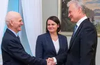 Алесь Бяляцкі, Святлана Ціханоўская і Гітанас Наўседа.
