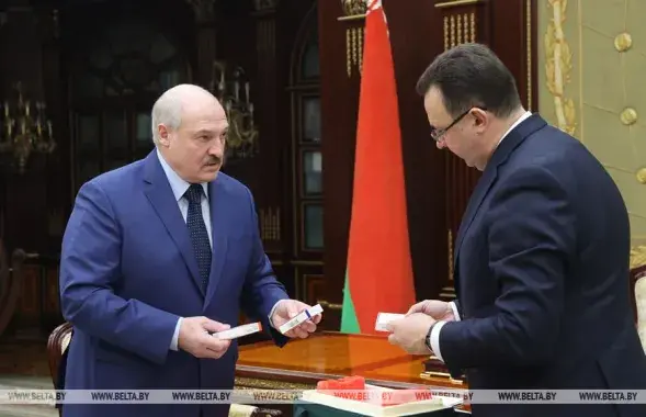 Министр здравоохранения пришёл к Александру Лукашенко не с пустыми руками / БЕЛТА​