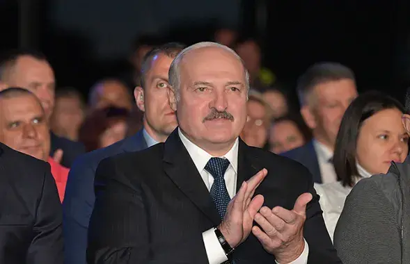 Ахоўнік за спінай у Лукашэнкі&nbsp;/&nbsp;president.gov.by