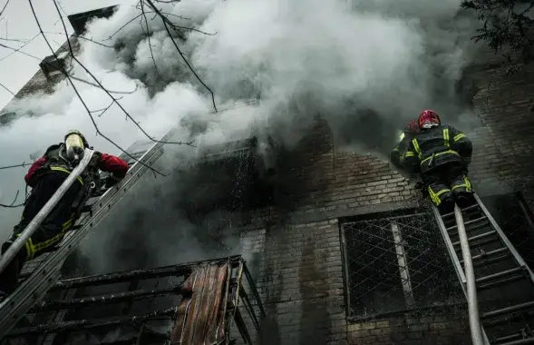 В Киеве российская ракета попала в жилой дом / t.me/dsns_telegram
