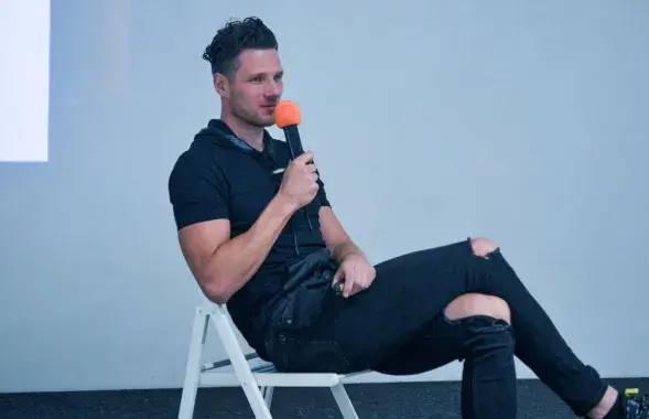 Мастак-акцыяніст Аляксей Кузьміч