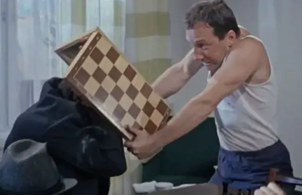 Кадр из художественного фильма "Джентльмены удачи".​