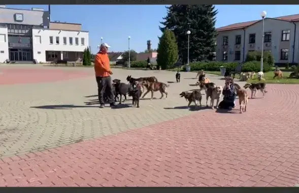 Юрый Валько на плошчы ля мясцовага выканкама / фота з асабістага архіва Юрыя Валько