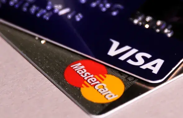 Калі Visa і Mastercard сыдуць, то іх заменяць Белкарт і &quot;Мир&quot; / Reuters