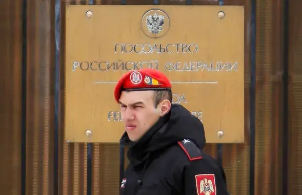 Расійскае пасольства ў Кішанёве, Малдова. Тут і далей фота Reuters