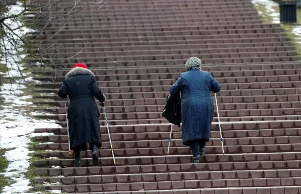90,9% апытаных беларусаў лічыць, што пенсійныя выплаты не змогуць забяспечыць нябедную старасць / Reuters