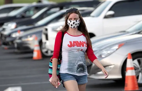 В защитной маске / Reuters