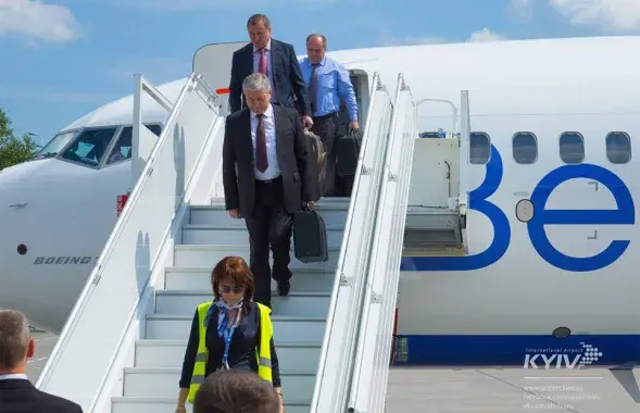 Белорусская правительственная делегация прилетела в Киев, фото&nbsp;www.facebook.com/airportkiev/