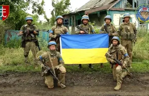 Украинские бойцы в освобожденном Сторожевом / t.me/annamaliar/
