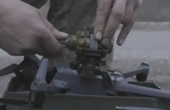 Подготовка дрона для атаки / cnn.com
