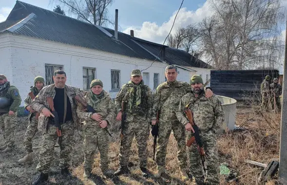 Ираклий Окруашвили (второй справа) с грузинскими добровольцами / facebook.com