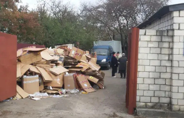 Пункт прыёму шклатары каля месца здарэння / МНС​