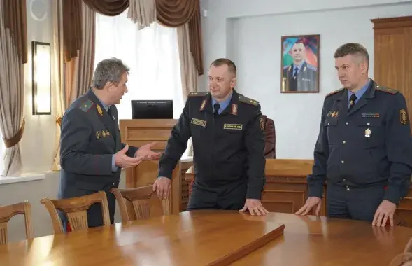 Иван Кубраков (в центре) в Могилёвском институте МВД / sb.by​