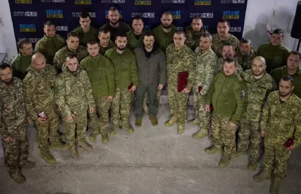 Владимир Зеленский среди украинских военных / president.gov.ua
