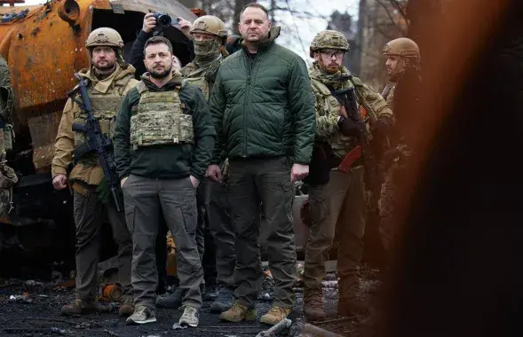 Владимир Зеленский в освобождённом городе / twitter.com/u24_news