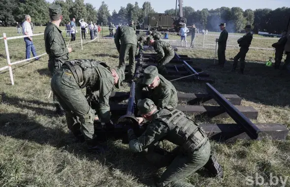 Свайго свята ў транспартных войскаў няма, затое яны з размахам святкуюць дзень чыгуначных войскаў / СБ​