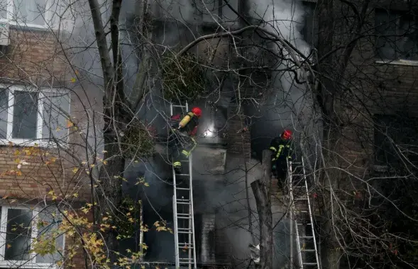 Шматпавярховы дом у Кіеве пасля ракетнай атакі / Reuters
