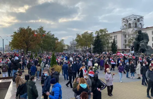 Участники акции на площади Якуба Коласа / Еврорадио