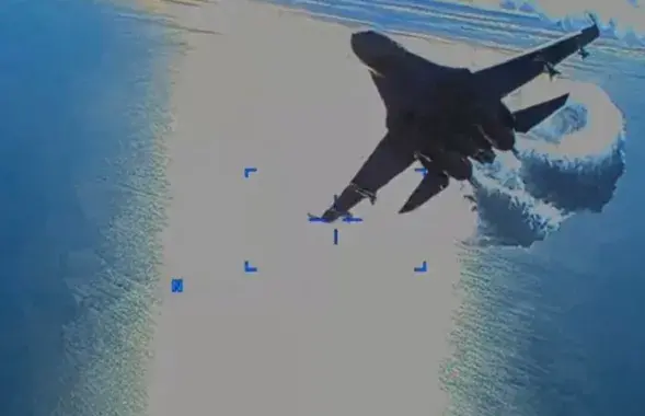 Су-27 збліжаецца з беспілотнікам / Reuters
