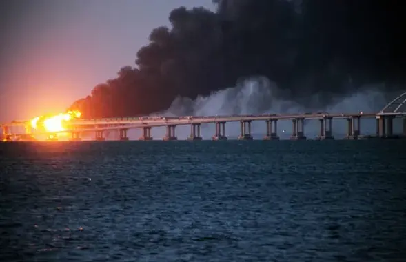 Пажар на Крымскім мосце, 8 кастрычніка 2022-га / kommersant.ru
