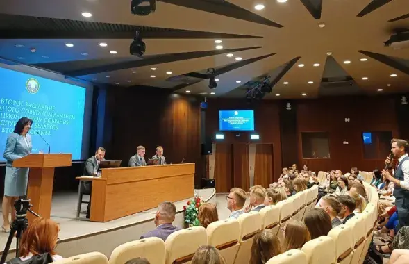 Наталля Качанава і моладзь / t.me/sovrep/
