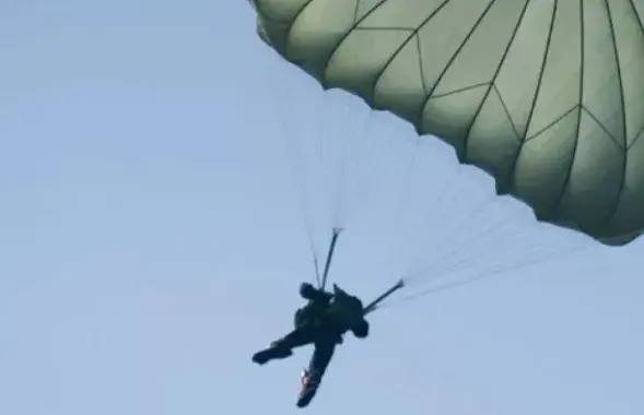 Дыверсанта-парашутыста не знайшлі / Ілюстрацыйнае фота з Twitter
