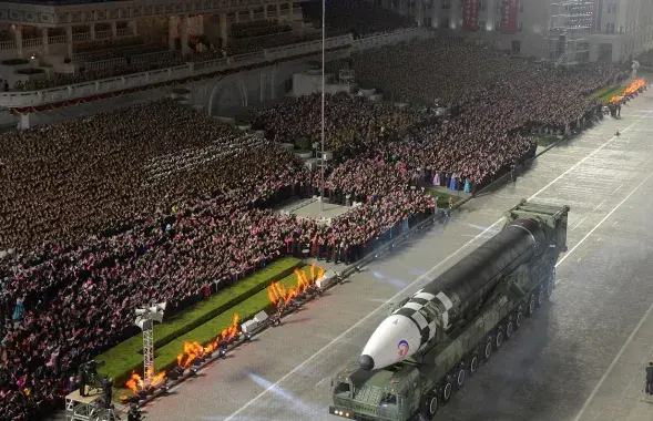 КНДР мае зброю, але не можа забяспечыць сябе харчаваннем / KCNA via REUTERS&nbsp; 
