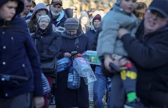 Чарга за вадой у Кіеве / Reuters
