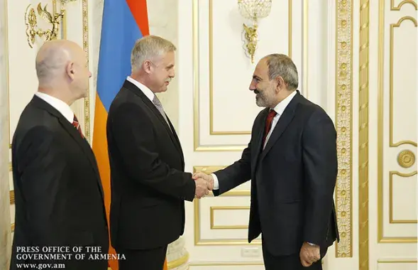 Станислав Зась и Никол Пашинян​ / gov.am
