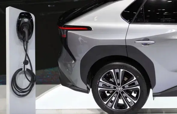 Аўтамабіль Toyota EV на міжнародным аўтасалоне ў Бангкоку, сакавік 2022 года / Reuters
