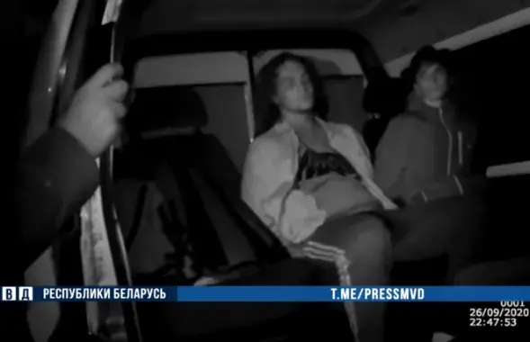 Балаба разговаривает с задержанными / Скриншот с видео МВД​