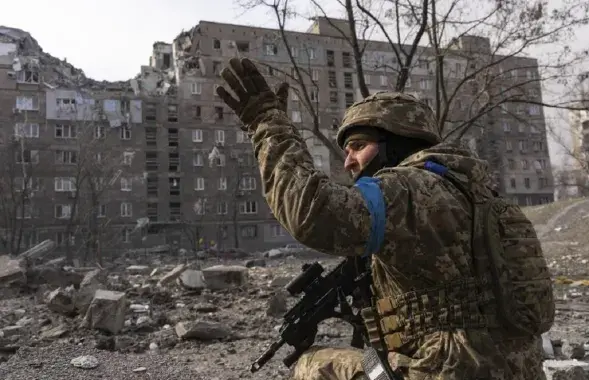 Украинский боец в Мариуполе​ / АР