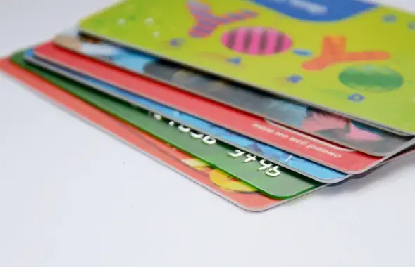 После ухода с российского рынка Visa и Mastercard россияне начали делать карточки в соседних странах / Иллюстративное фото pixabay.com
